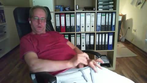 Snapshot of lefti27 chatting on 09-27-25, 11:21 Dave online show from 09-27-25, 11:21