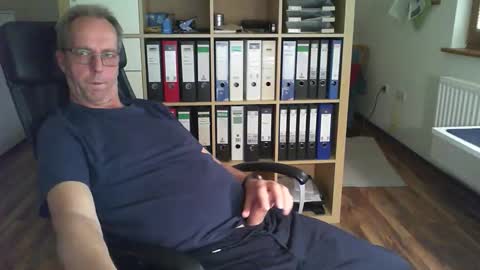 Snapshot of lefti27 chatting on 10-09-25, 03:54 Dave online show from 10-09-25, 03:54