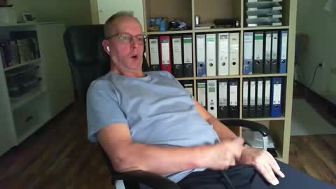 Snapshot of lefti27 chatting on 10-12-25, 09:14 Dave online show from 10-12-25, 09:14