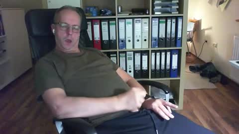 Snapshot of lefti27 chatting on 10-16-25, 09:16 Dave online show from 10-16-25, 09:16