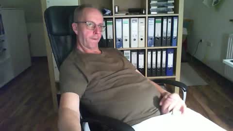 Snapshot of lefti27 chatting on 10-22-25, 06:07 Dave online show from 10-22-25, 06:07