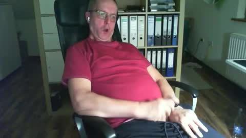 Snapshot of lefti27 chatting on 11-02-25, 10:34 Dave online show from 11-02-25, 10:34