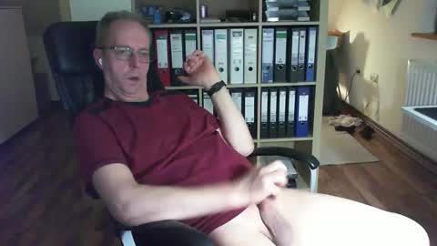 Snapshot of lefti27 chatting on 11-12-25, 10:41 Dave online show from 11-12-25, 10:41