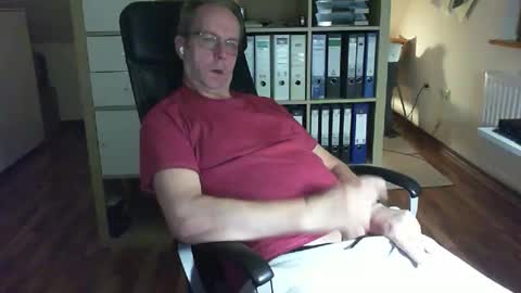 Snapshot of lefti27 chatting on 11-23-25, 11:15 Dave online show from 11-23-25, 11:15