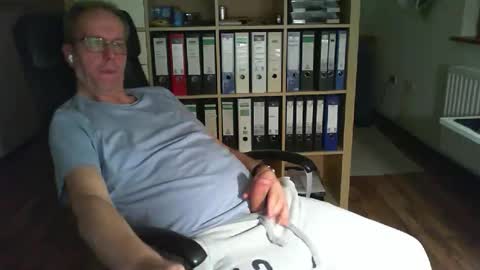 Snapshot of lefti27 chatting on 11-30-25, 11:31 Dave online show from 11-30-25, 11:31