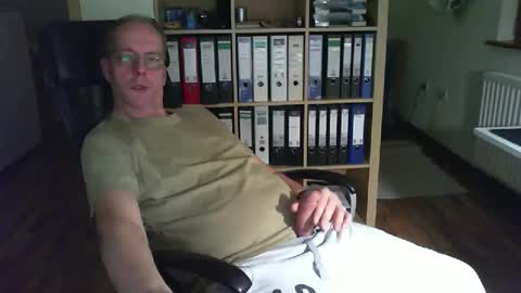 Snapshot of lefti27 chatting on 12-18-25, 01:33 Dave online show from 12-18-25, 01:33