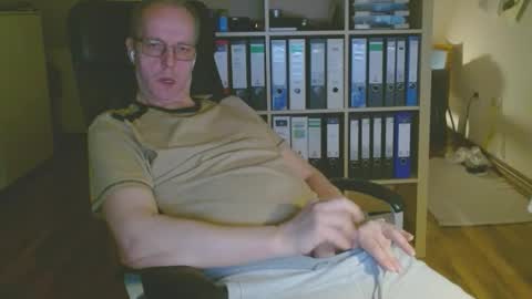 Snapshot of lefti27 chatting on 02-20-26, 11:27 Dave online show from 02-20-26, 11:27