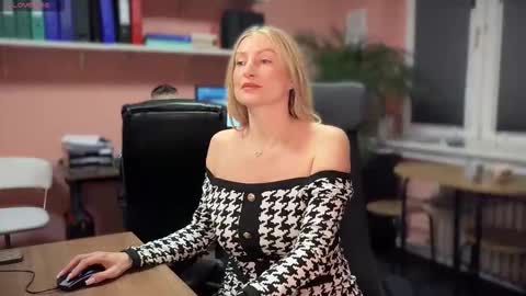 Snapshot of legslong chatting on 01-12-26, 05:23 LegsLONG online show from 01-12-26, 05:23