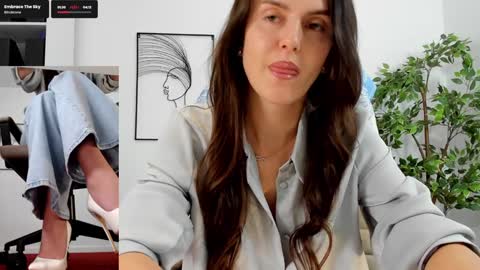 Elle  online show from 01-30-25, 01:53