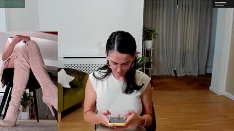 Elle  online show from 09-27-25, 03:06