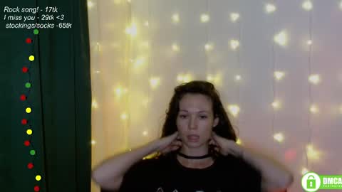 Snapshot of leia_bell chatting on 07-24-26, 07:34 hey Im Leia and I love rock online show from 07-24-26, 07:34