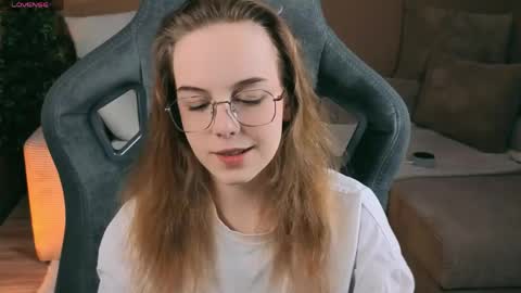 Snapshot of leiamurphy chatting on 05-09-26, 02:44 Leia online show from 05-09-26, 02:44