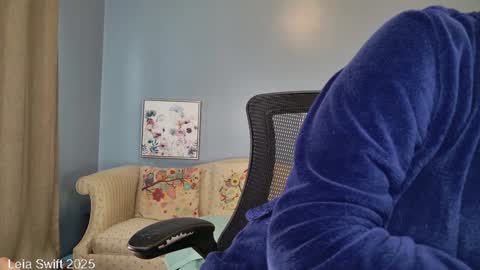 Leia Swift online show from 01-12-25, 02:09