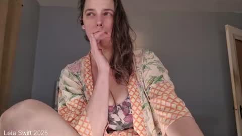 Leia Swift online show from 08-01-26, 04:39
