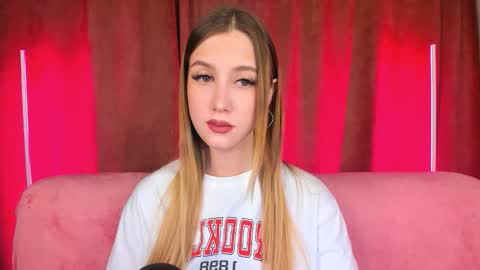 Snapshot of leiawow chatting on 11-16-25, 01:33 leiawow online show from 11-16-25, 01:33