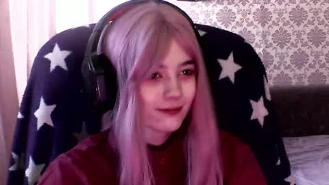 Snapshot of leigharedcross chatting on 02-08-26, 05:44 Viola online show from 02-08-26, 05:44