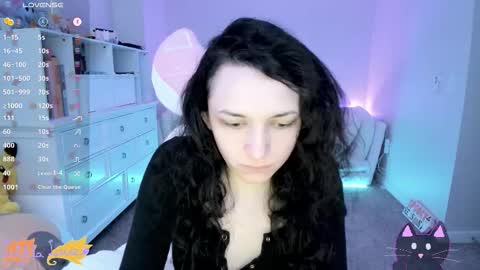 Leighla online show from 10-29-25, 01:19