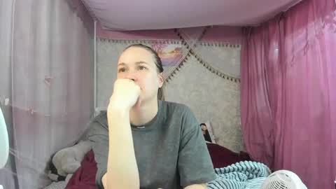 leila_bambi_ online show from 04-22-26, 02:07