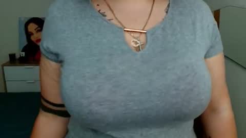 Snapshot of leila_beayte_ chatting on 06-15-26, 04:15 Leila online show from 06-15-26, 04:15