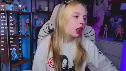 Leila online show from 11-23-25, 04:07