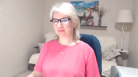 Snapshot of leilamays chatting on 04-24-26, 04:15 Leila Kinky online show from 04-24-26, 04:15