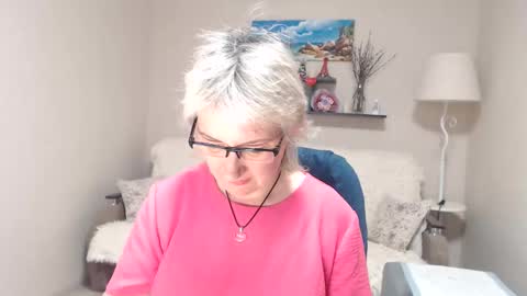 Snapshot of leilamays chatting on 05-10-26, 03:01 Leila Kinky online show from 05-10-26, 03:01