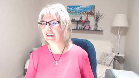 Snapshot of leilamays chatting on 05-11-26, 03:45 Leila Kinky online show from 05-11-26, 03:45