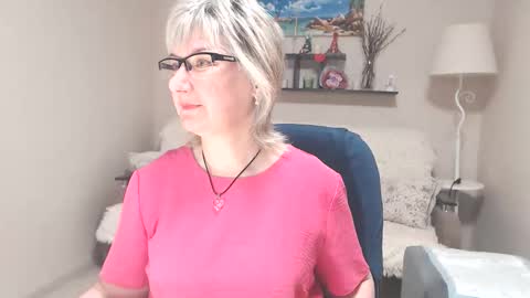 Snapshot of leilamays chatting on 06-01-26, 04:03 Leila Kinky online show from 06-01-26, 04:03