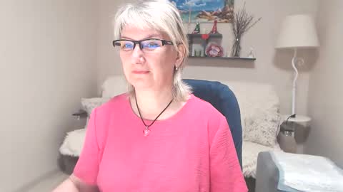 Snapshot of leilamays chatting on 06-07-26, 04:16 Leila Kinky online show from 06-07-26, 04:16