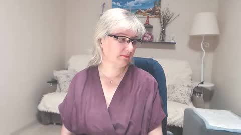 Snapshot of leilamays chatting on 06-10-26, 05:50 Leila Kinky online show from 06-10-26, 05:50