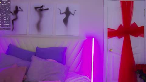 Leila online show from 03-29-26, 01:49