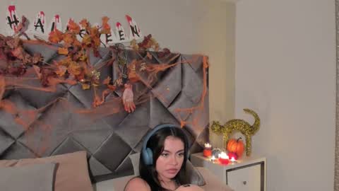 Leizathompson online show from 10-20-25, 07:58