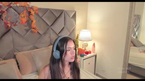 Leizathompson online show from 10-27-25, 08:02