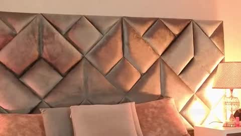 Snapshot of leizathompson chatting on 02-14-26, 07:54 Leizathompson online show from 02-14-26, 07:54