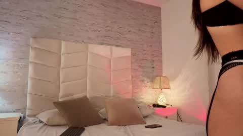 Snapshot of leizathompson chatting on 02-25-26, 05:11 Leizathompson online show from 02-25-26, 05:11