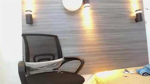 Snapshot of lelehott01 chatting on 06-11-26, 02:53 lelehott01 online show from 06-11-26, 02:53