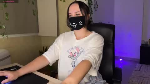 Snapshot of lemi_peachy chatting on 10-11-25, 07:12 Lemi online show from 10-11-25, 07:12