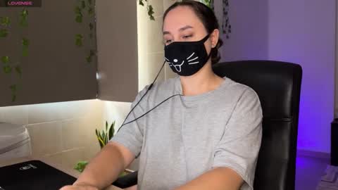 Snapshot of lemi_peachy chatting on 10-15-25, 09:42 Lemi online show from 10-15-25, 09:42
