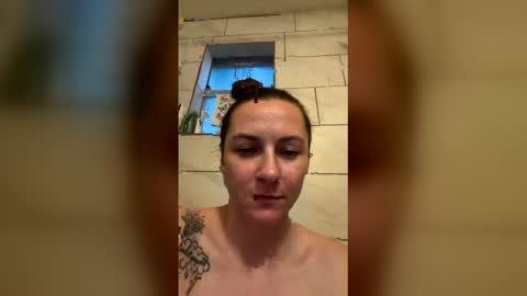 Snapshot of lemonrain09 chatting on 05-19-26, 01:11 lemonrain09 online show from 05-19-26, 01:11