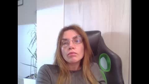 Snapshot of lena6122000 chatting on 05-10-26, 12:21 lena6122000 online show from 05-10-26, 12:21
