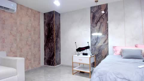 Lenathompson online show from 02-11-25, 03:50