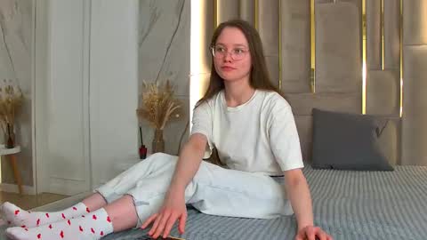 Snapshot of lenesseluv chatting on 03-18-26, 09:23 Lenesse online show from 03-18-26, 09:23