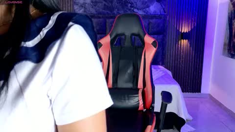 Snapshot of lenna_s chatting on 11-25-25, 11:16 lenna_s online show from 11-25-25, 11:16