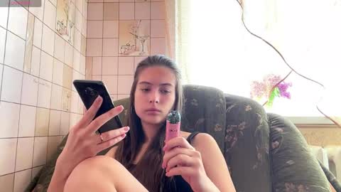 Snapshot of lenniepennachio chatting on 05-18-26, 04:07 Hellomy name is Natalyits my first day here nice to meet you Give me 50 thumbs ups online show from 05-18-26, 04:07