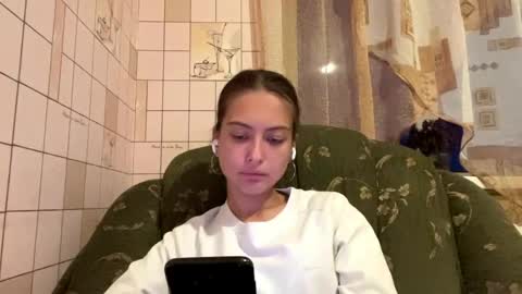 Snapshot of lenniepennachio chatting on 05-19-26, 06:03 Hellomy name is Natalyits my first day here nice to meet you Give me 50 thumbs ups online show from 05-19-26, 06:03