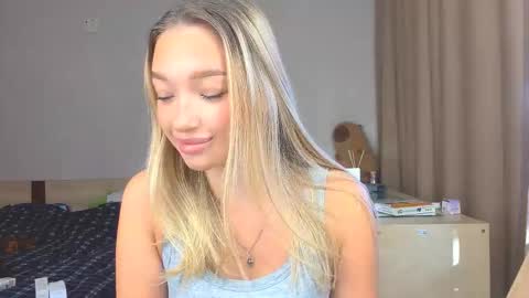 Snapshot of lenucklos chatting on 03-10-26, 05:45 Leya online show from 03-10-26, 05:45