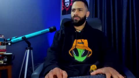 Snapshot of leo_diaz01 chatting on 12-29-24, 02:10 Leo Diaz online show from 12-29-24, 02:10