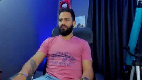 Snapshot of leo_diaz01 chatting on 01-17-25, 04:06 Leo Diaz online show from 01-17-25, 04:06