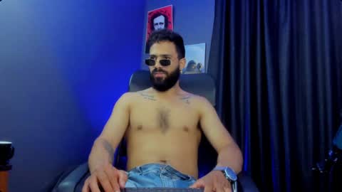 Snapshot of leo_diaz01 chatting on 01-19-25, 04:57 Leo Diaz online show from 01-19-25, 04:57