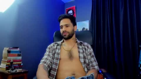 Snapshot of leo_diaz01 chatting on 01-24-25, 06:35 Leo Diaz online show from 01-24-25, 06:35